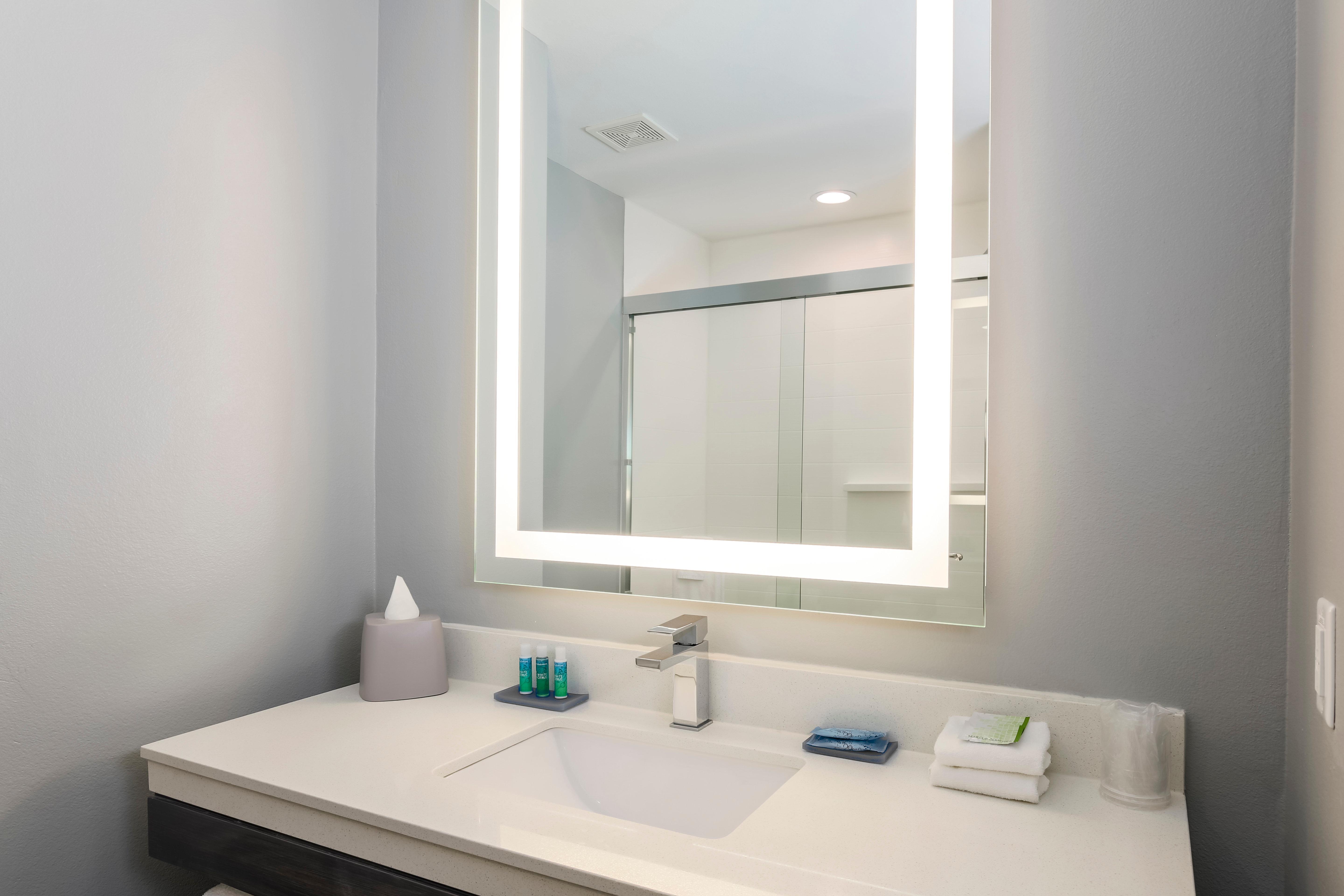 Express & - Hobby Airport Area By Ihg Hotel 3*